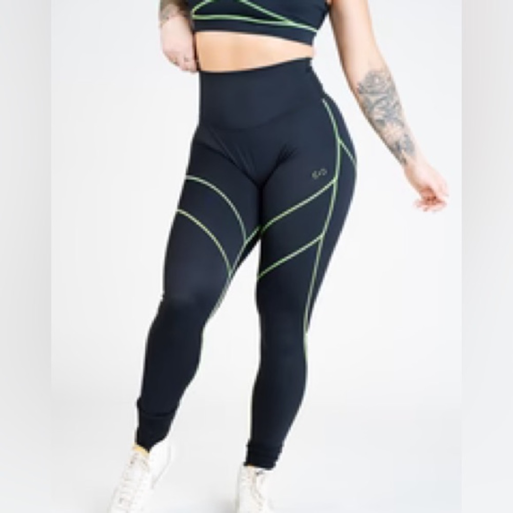 NWT still in the bag! Curves an’ Combat Boots Contour Leggings XS